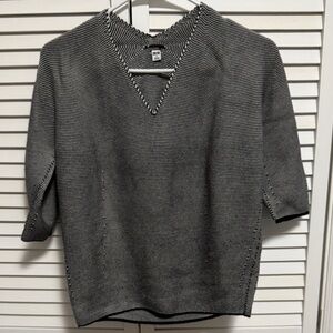 Uniqlo 3D Knit Cotton Sweater Short Sleeve Black & White